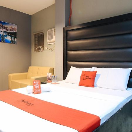 Reddoorz @ P Florentino Street Sampaloc Манила Екстериор снимка