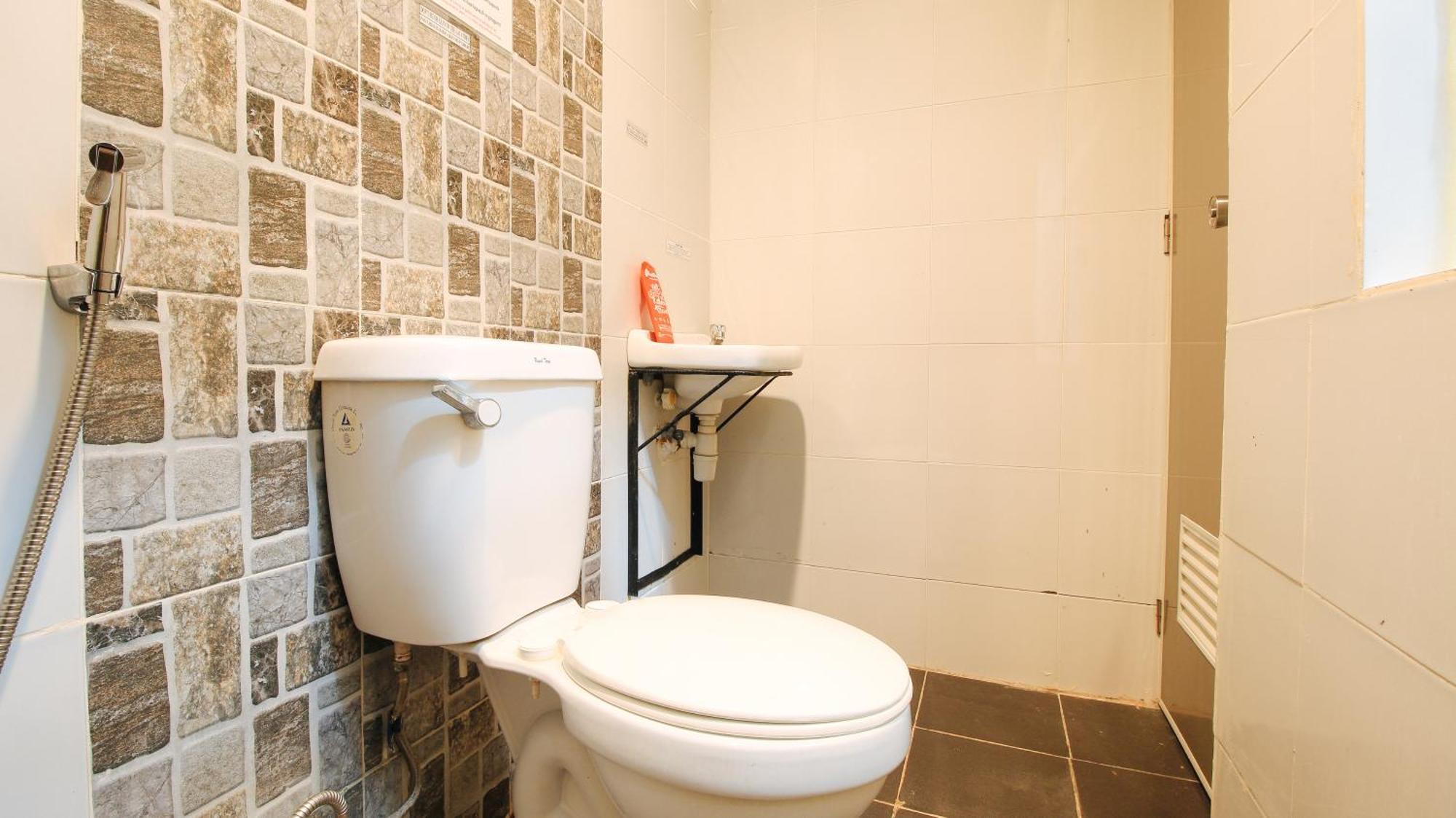 Reddoorz @ P Florentino Street Sampaloc Манила Екстериор снимка