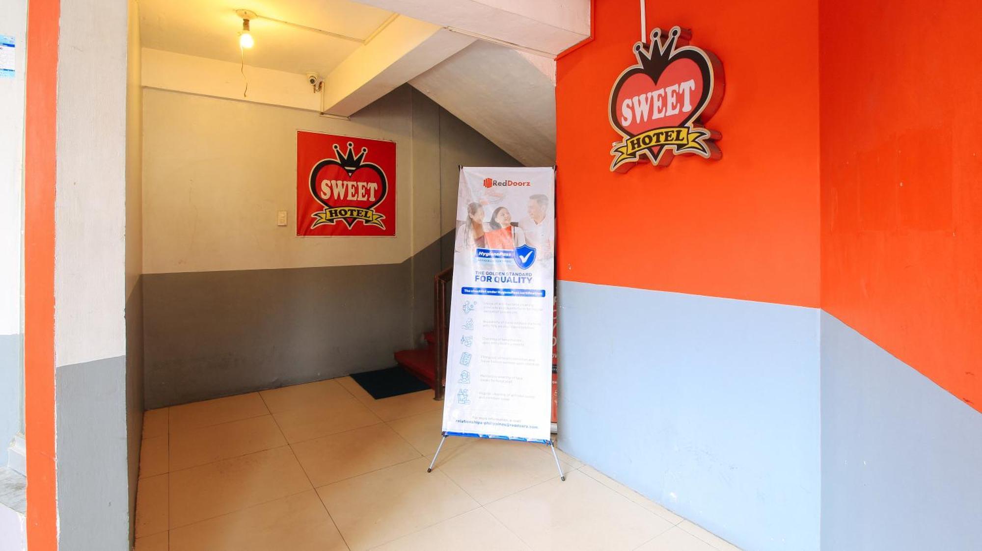Reddoorz @ P Florentino Street Sampaloc Манила Екстериор снимка