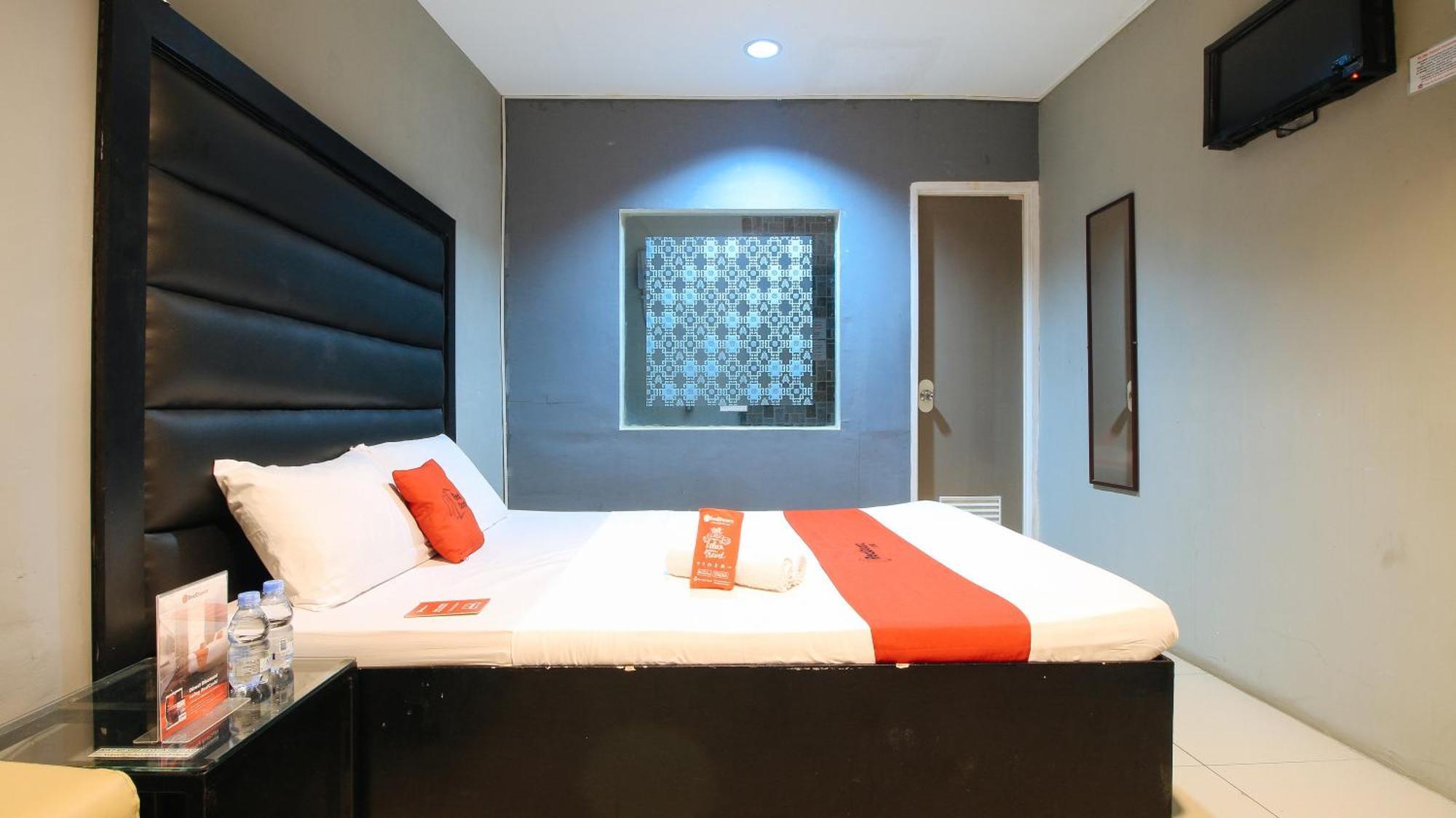 Reddoorz @ P Florentino Street Sampaloc Манила Екстериор снимка