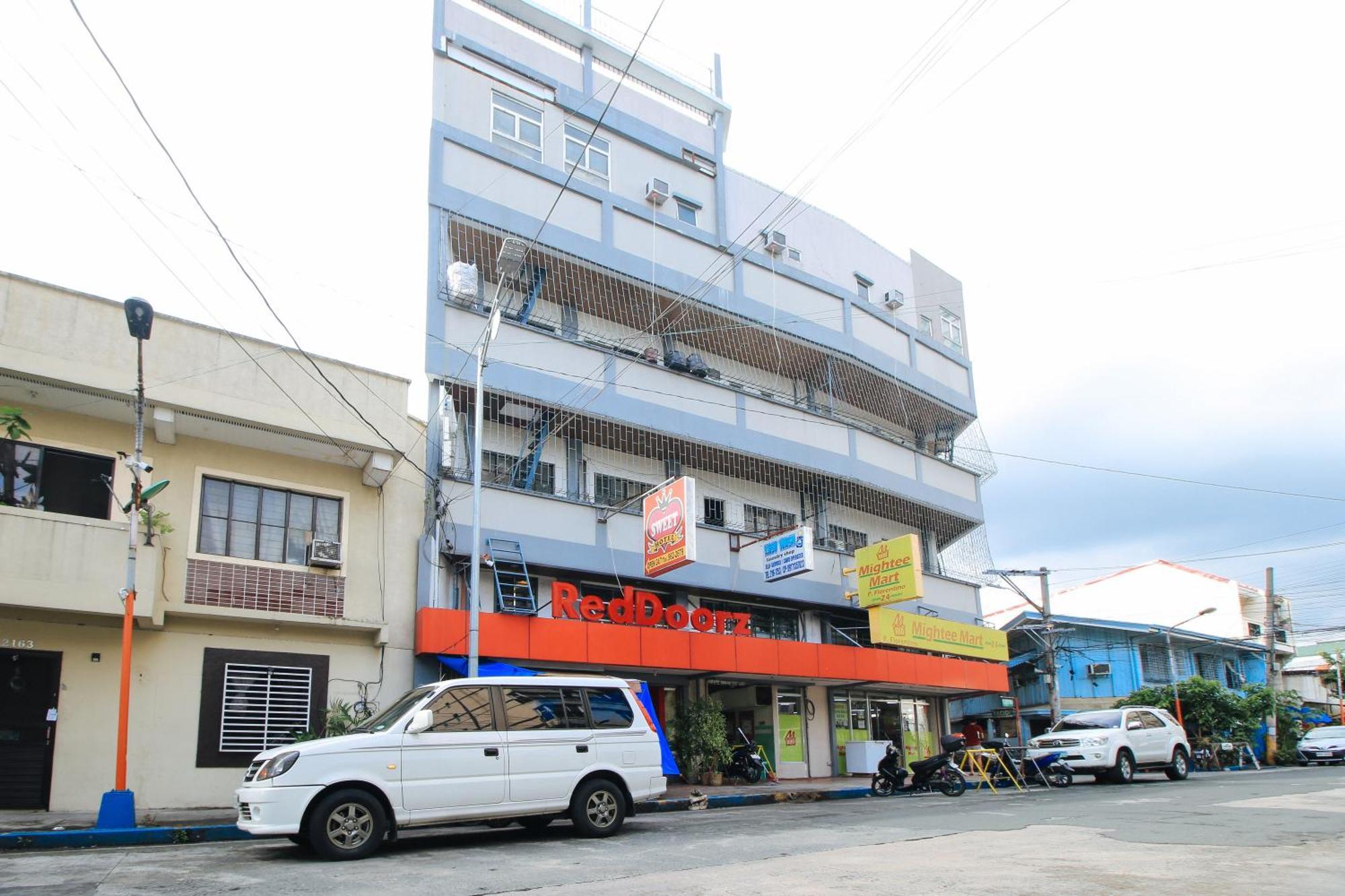 Reddoorz @ P Florentino Street Sampaloc Манила Екстериор снимка